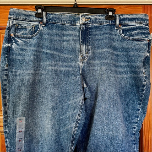 NWT Old Navy medium wash Boyfriend Jeans 22 - Picture 4 of 14
